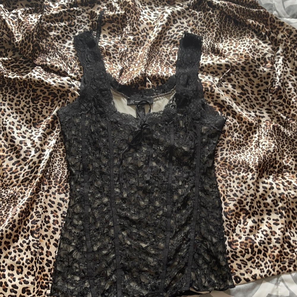 Very Sexy lace cami, Fully lined underneath. Front little bow.